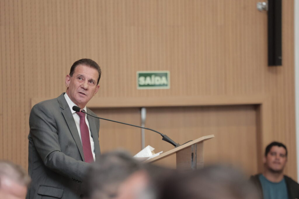 Vanderlan avalia nomes para vice de Daniel