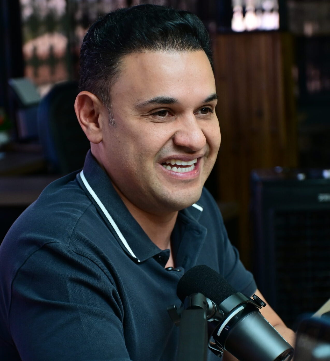 Cairo Salim durante entrevista a Folha Z