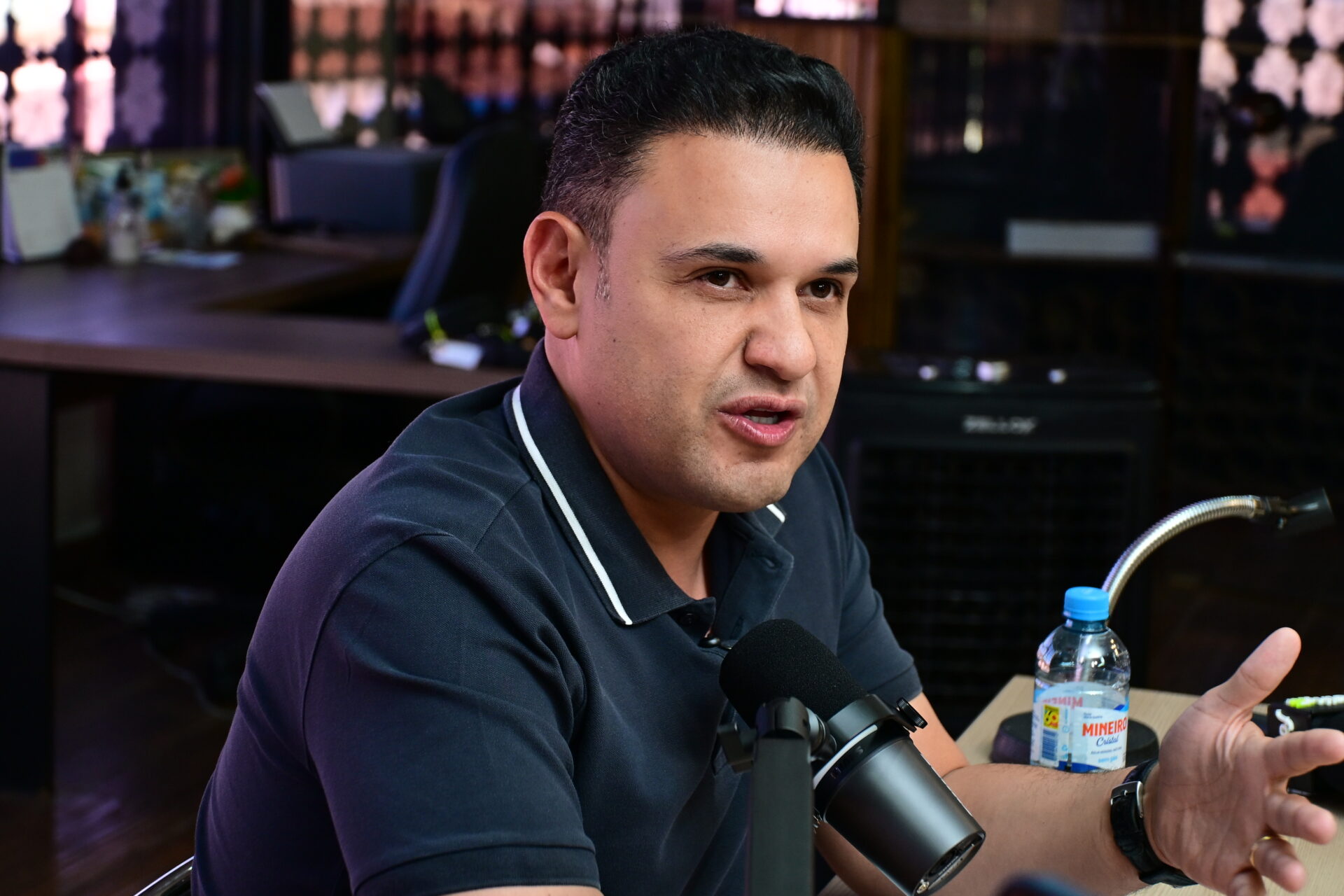 Cairo Salim recebe oração e pastor prevê nova alta na votação do deputado