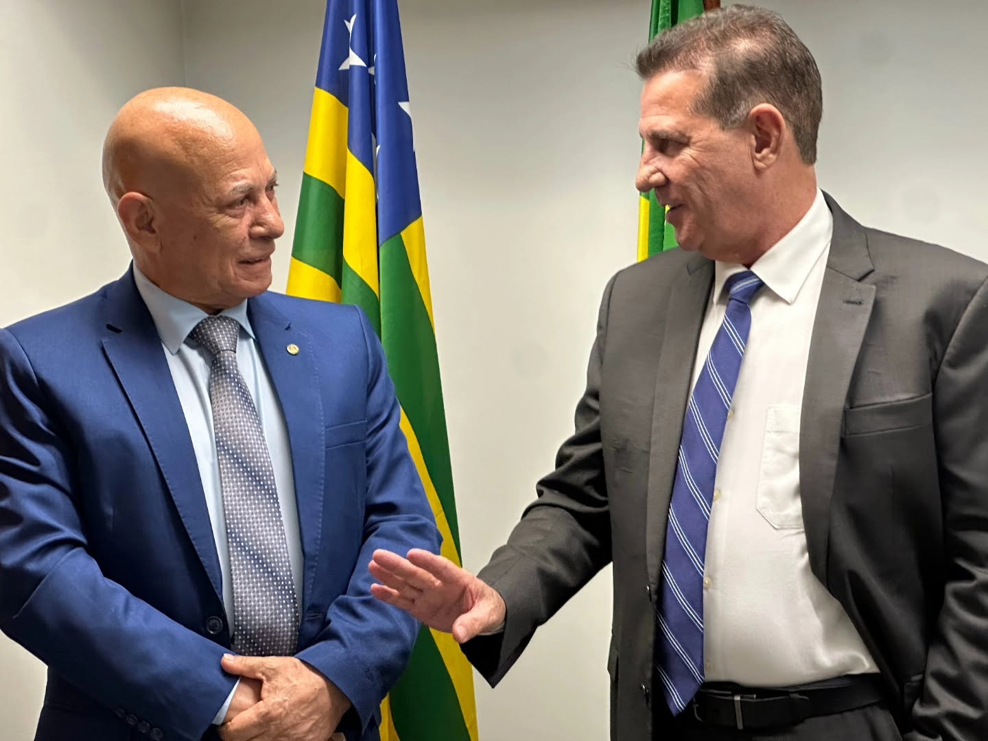 Alcides e Vanderlan Cardoso durante reunião