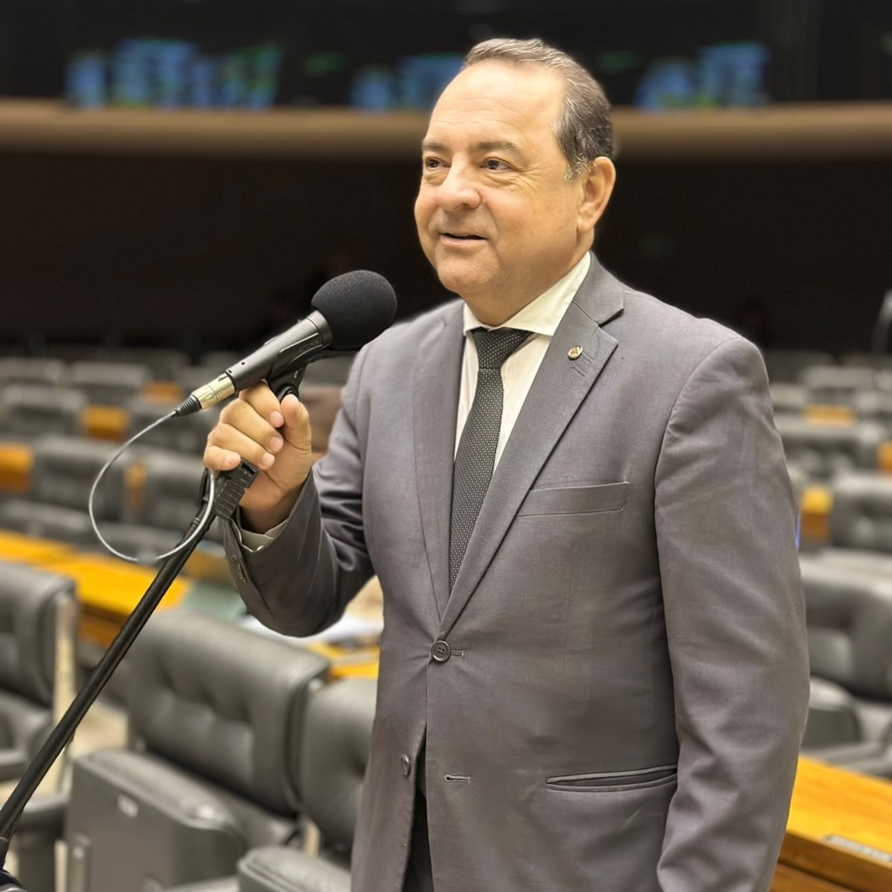 Adriano do Baldy em sessão na Câmara dos Deputados