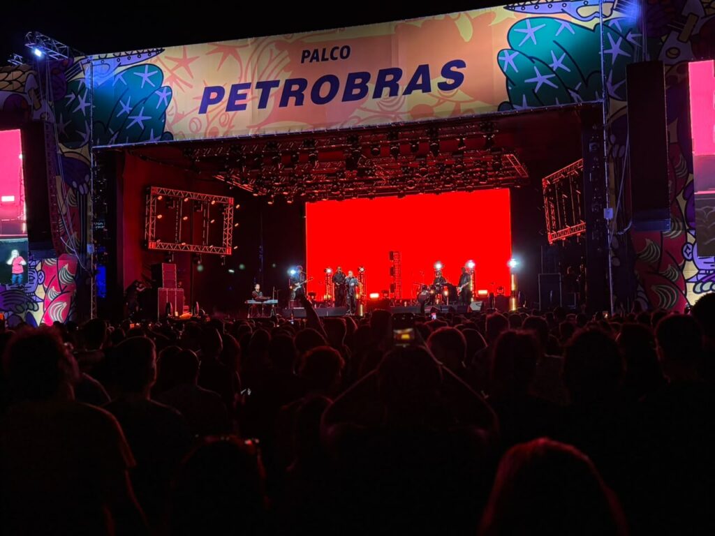 Bananada volta a Goiânia e manifestações pró-Lula ganham espaço durante shows