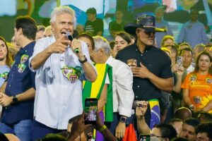 Edson Raiado esteve no palco principal ao lado de Ronaldo Caiado e dos líderes da base de Daniel Vilela
