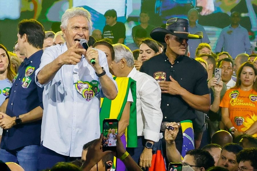 Edson Raiado esteve no palco principal ao lado de Ronaldo Caiado e dos líderes da base de Daniel Vilela