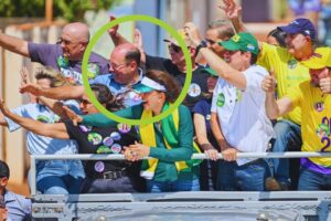 Prefeito Claudio Caixeta durante evento com Daniel VIlela e candidatos da base