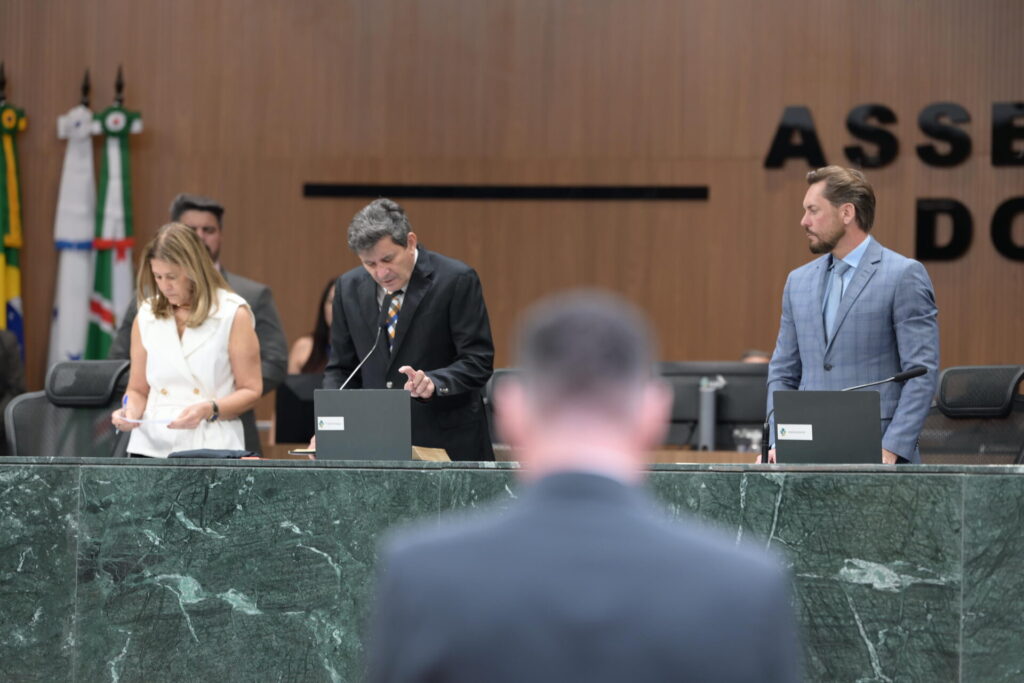 Presidente Bruno Peixoto e seu vice, Clécio Alves durante sessão na Alego