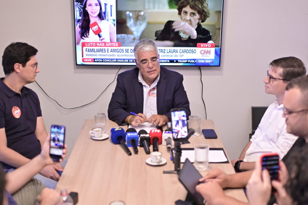 Eduardo Girão durante entrevista à Folha Z