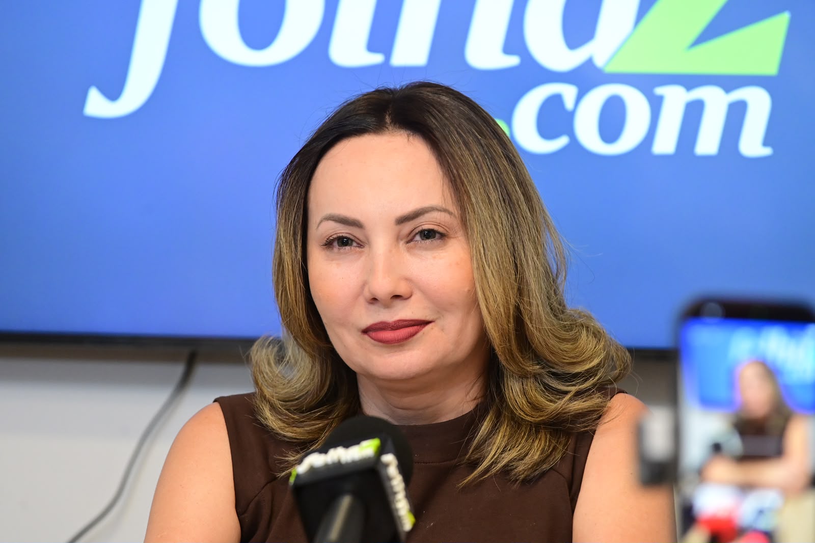 Camila Rosa, candidata a deputada federal, visita a Folha Z