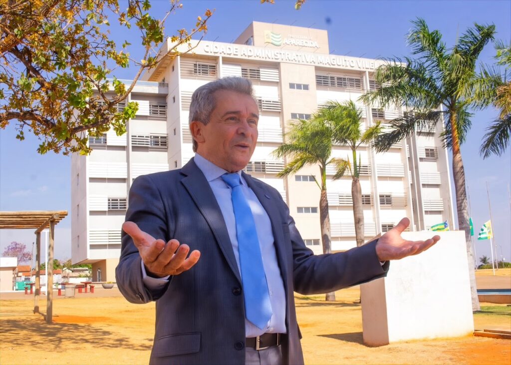 Advogado criminal, Ezizio afirmou que Alcides concentra o mandato no envio de emendas e cobrou maior atuação parlamentar.