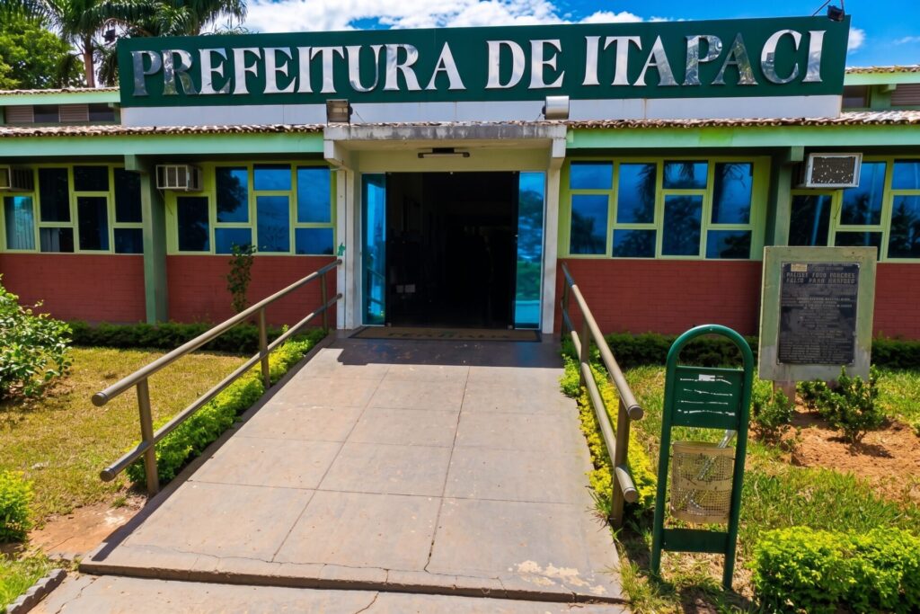 Prefeitura de Itapaci. O prédio fica na Avenida Municipal, no centro da cidade