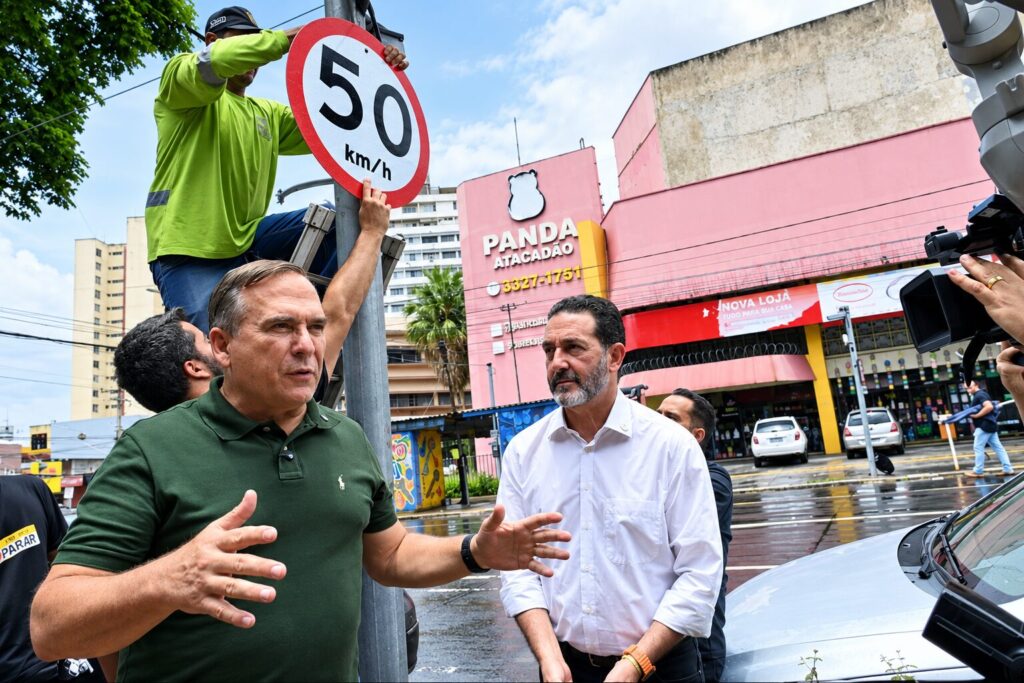 Prefeito Sandro Mabel durante entrevista coletiva no Centro de Goiânia