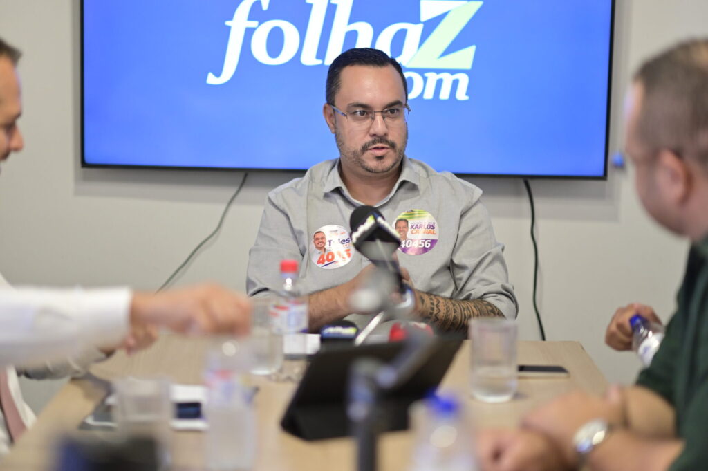 Tales de Castro durante visita à Folha Z