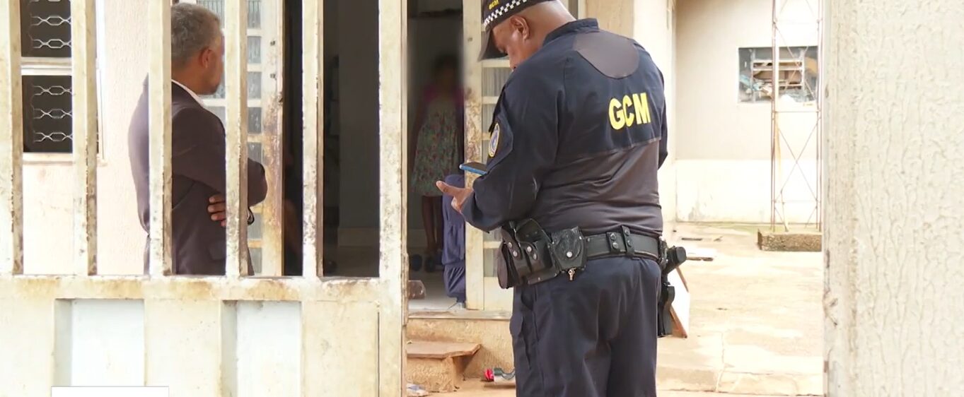 Creche clandestina em Aparecida tinha 30 crianças, sujeira e comida imprópria