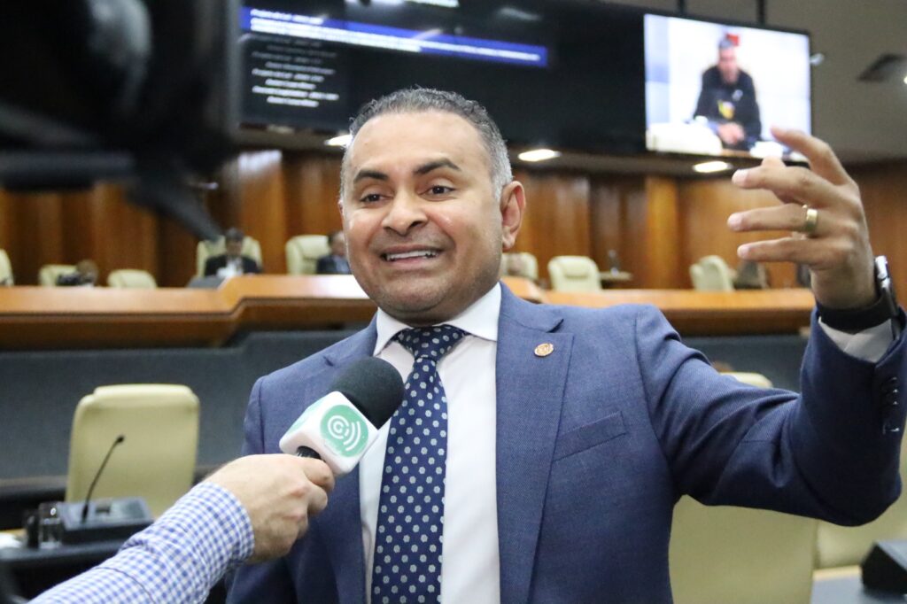 Vereador Ronilson Reis se articula para suceder Policarpo. Retrato feito por Paulo José